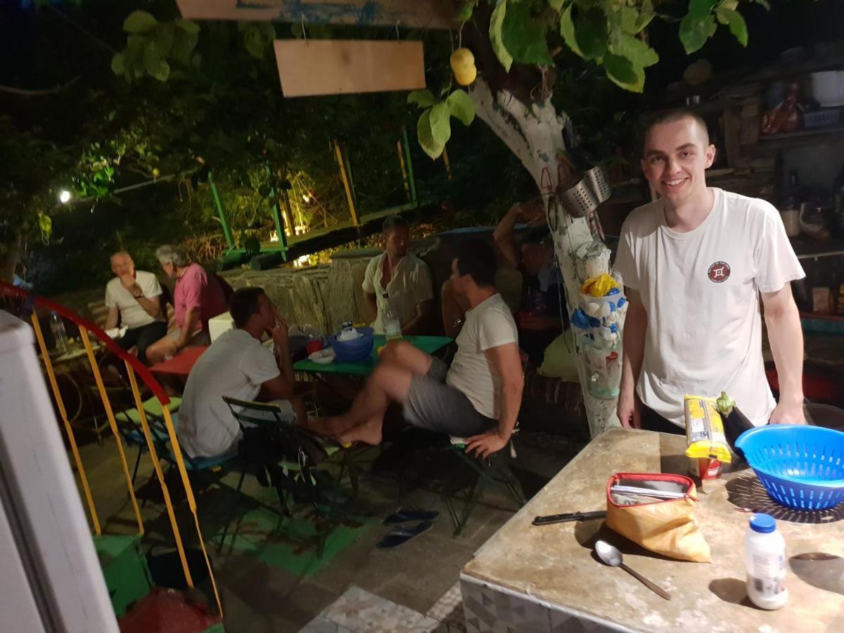 バトシ Lemon Tree Houseホステル エクステリア 写真